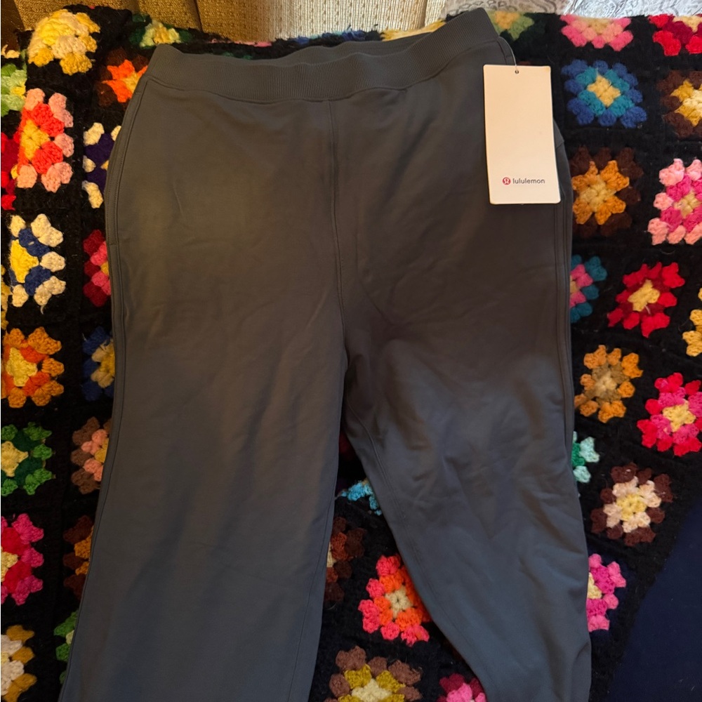BNWT lulemon athletica blackTrack Pants Sleek High Waist